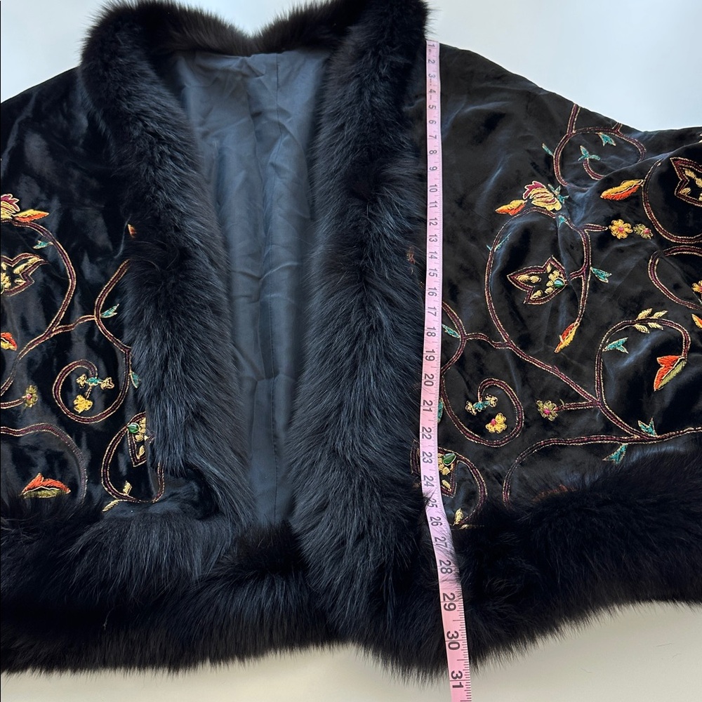 Unbranded Black Fur Trimmed Cape with Metallic Thread Embroidery - Picture 4 of 12